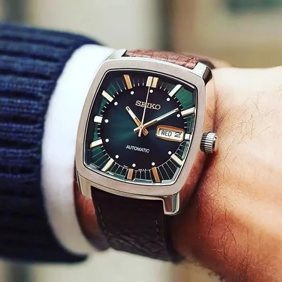 Seiko Men's Automatic Mechanical Retro Green Dial Watch SNKP27 – Wine Barrel Case with Leather Strap